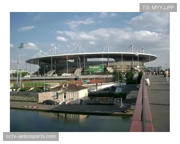 法兰西大球场宣布将于今夏启动草皮更换工程